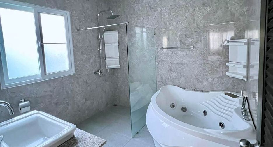 À vendre 5 chambres villa à Bang Lamung, Chonburi