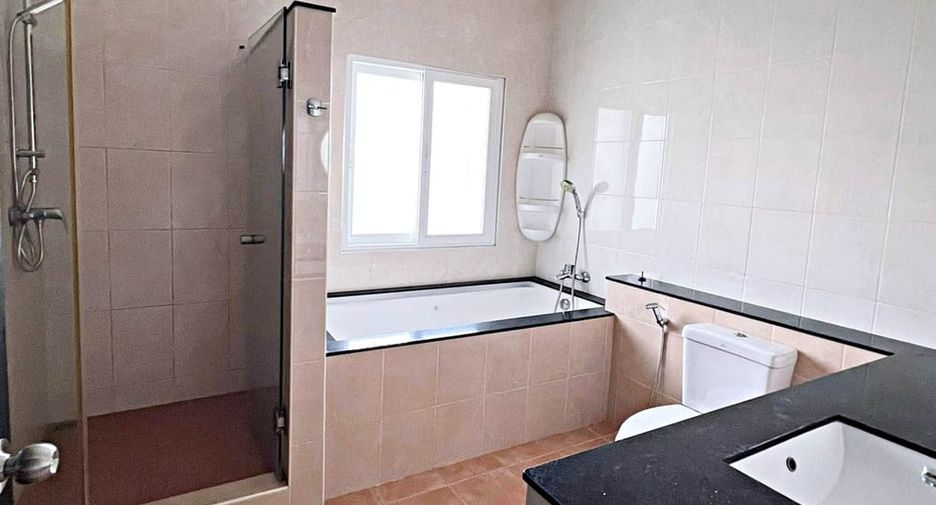 À vendre 5 chambres villa à Bang Lamung, Chonburi