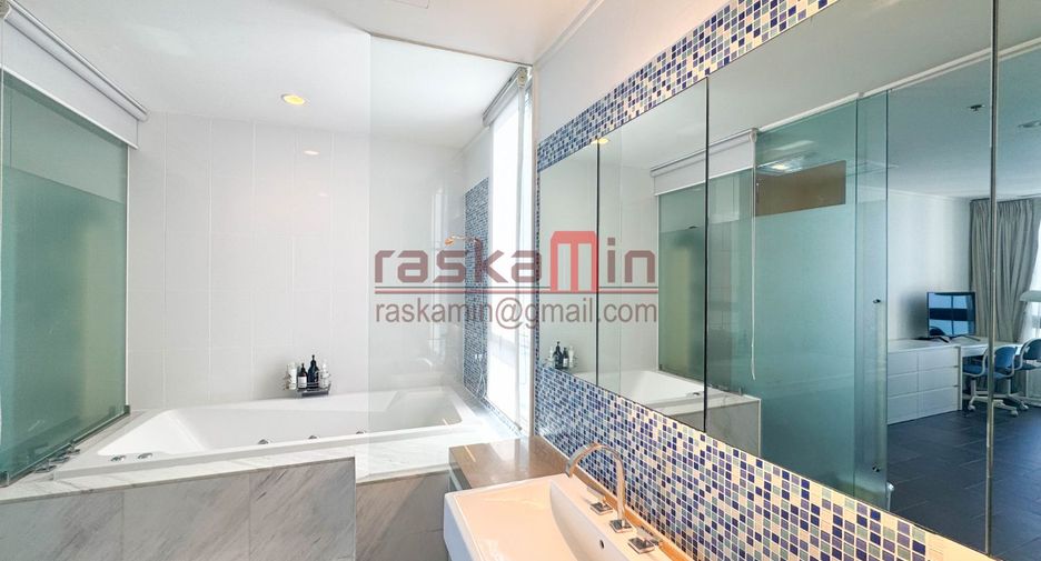 For rent 2 bedrooms condo in Bang Lamung, Chonburi