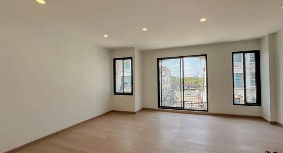 For rent 4 ベッドルーム house in Wang Thonglang, Bangkok