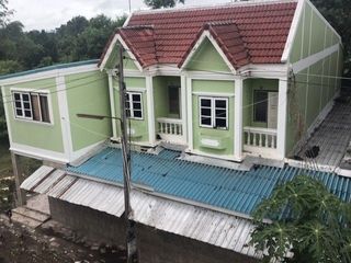 Casa adosada en venta de 1 habitaciones en Huai Khot, Uthai Thani