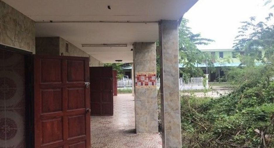 Casa adosada en venta de 1 habitaciones en Huai Khot, Uthai Thani