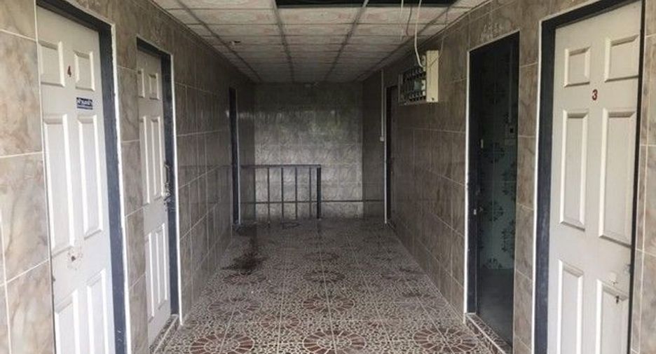 Casa adosada en venta de 1 habitaciones en Huai Khot, Uthai Thani
