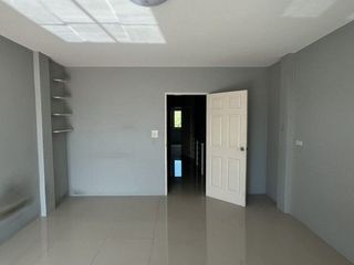 Local comercial en venta de 1 habitaciones en Pho Thong, Ang Thong
