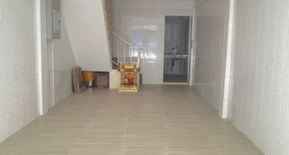 For rent 3 bedrooms retail Space in Bang Kho Laem, Bangkok