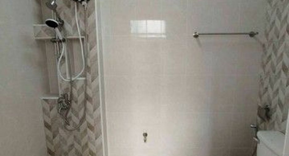 For rent 3 bedrooms retail Space in Bang Kho Laem, Bangkok