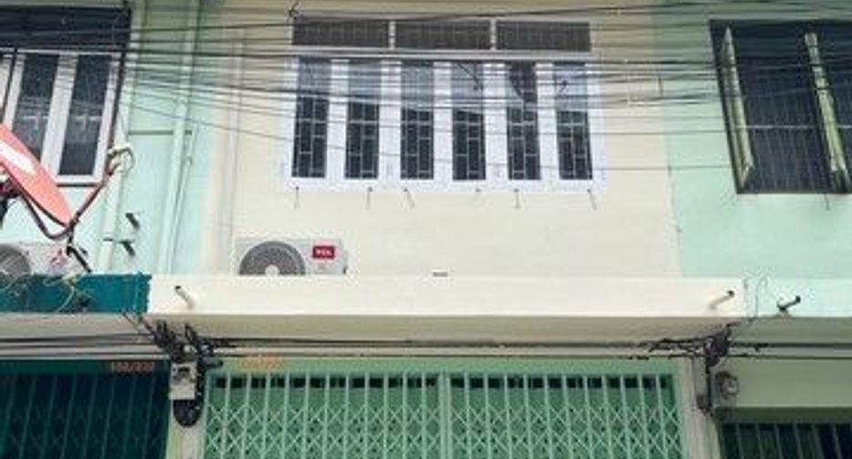 For rent 3 bedrooms retail Space in Bang Kho Laem, Bangkok