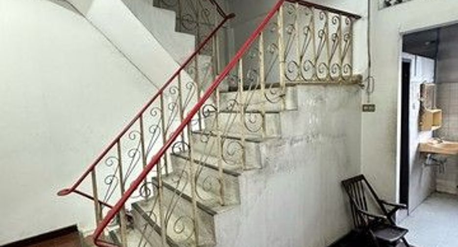 For rent 2 bedrooms retail Space in Bangkok Yai, Bangkok