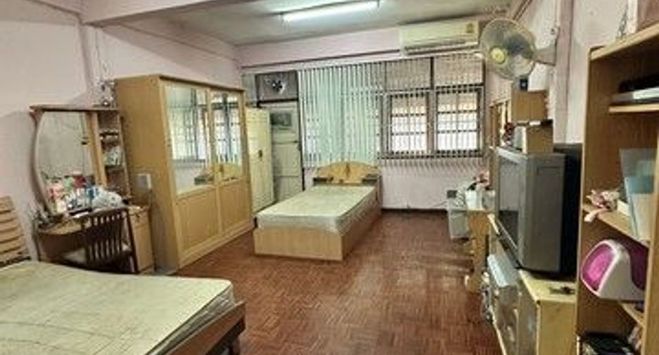 For rent 2 bedrooms retail Space in Bangkok Yai, Bangkok