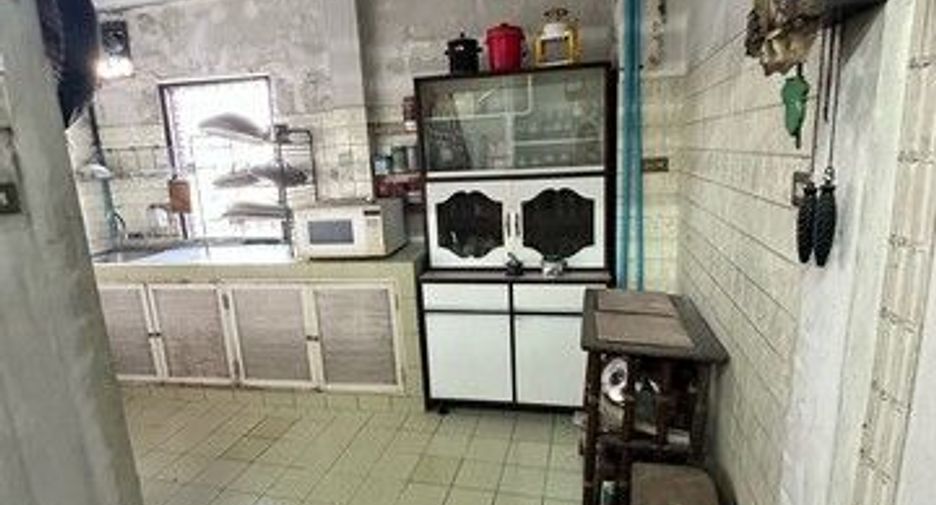 For rent 2 bedrooms retail Space in Bangkok Yai, Bangkok