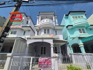 Casa adosada en alquiler y en venta de 4 habitaciones en Don Mueang, Bangkok