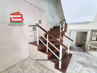 Casa adosada en alquiler y en venta de 4 habitaciones en Don Mueang, Bangkok