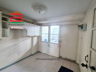 Casa adosada en alquiler y en venta de 4 habitaciones en Don Mueang, Bangkok