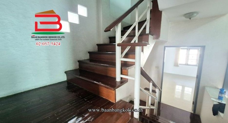 For rent そして for sale 4 ベッドルーム townhouse in Don Mueang, Bangkok