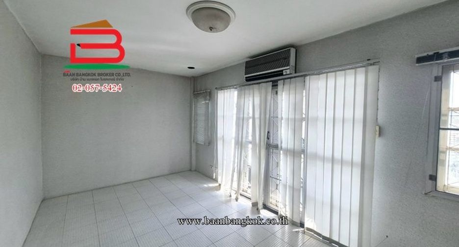 For rent そして for sale 4 ベッドルーム townhouse in Don Mueang, Bangkok