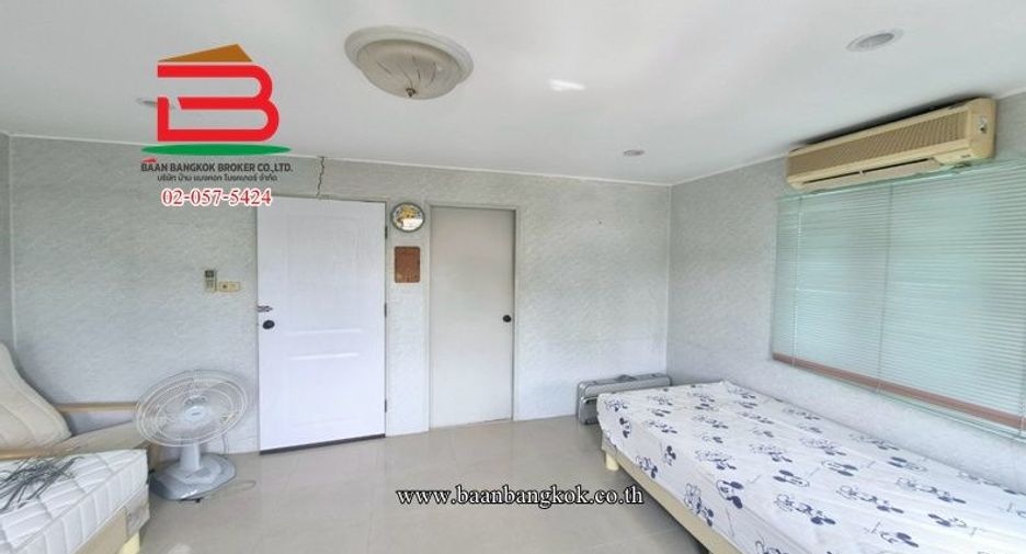 For rent そして for sale 4 ベッドルーム townhouse in Don Mueang, Bangkok