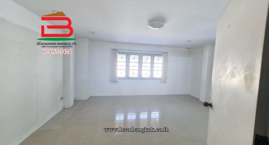 For rent そして for sale 4 ベッドルーム townhouse in Don Mueang, Bangkok