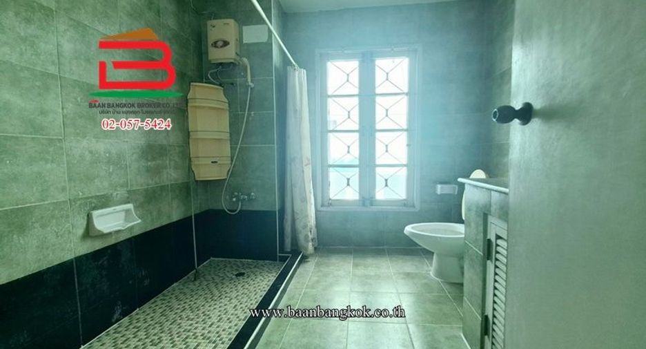 For rent そして for sale 4 ベッドルーム townhouse in Don Mueang, Bangkok