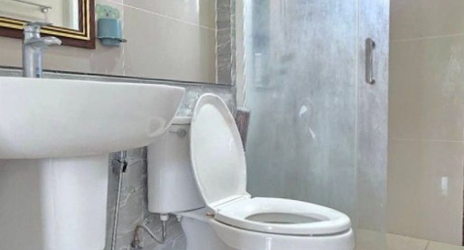 Haus zur Miete mit 4 Zimmer in Prawet, Bangkok