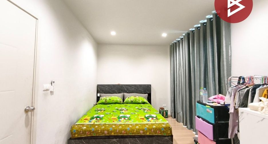 For sale 4 bedrooms townhouse in Bang Pakong, Chachoengsao