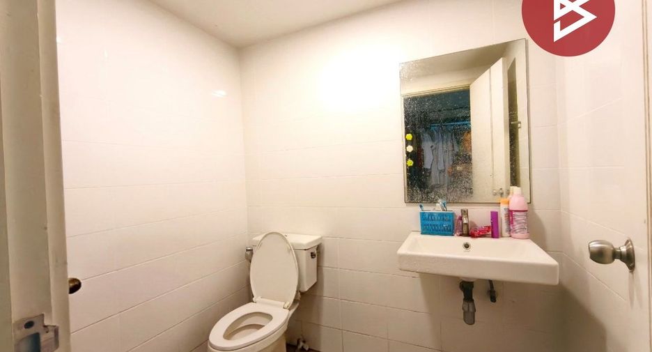 For sale 4 bedrooms townhouse in Bang Pakong, Chachoengsao