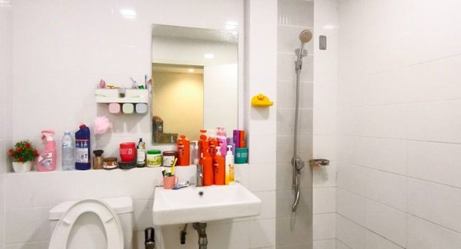 For sale 4 bedrooms townhouse in Bang Pakong, Chachoengsao