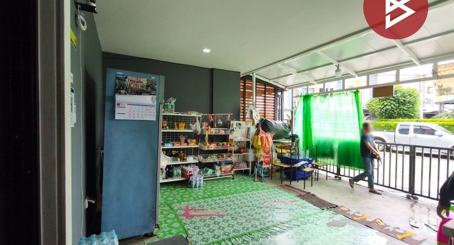 For sale 4 bedrooms townhouse in Bang Pakong, Chachoengsao