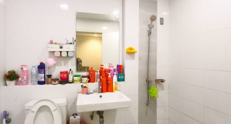 For sale 4 bedrooms townhouse in Bang Pakong, Chachoengsao