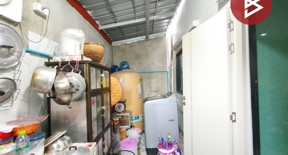 For sale 4 bedrooms townhouse in Bang Pakong, Chachoengsao