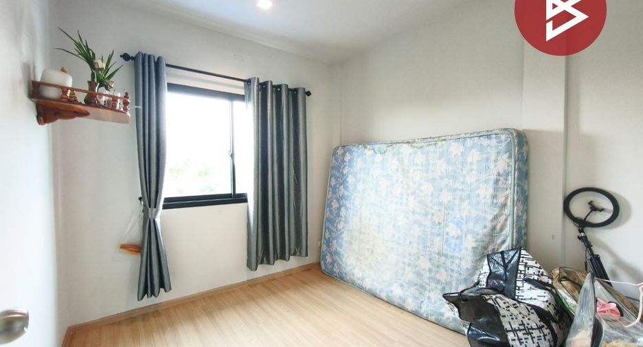 For sale 4 bedrooms townhouse in Bang Pakong, Chachoengsao