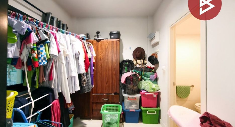 For sale 4 bedrooms townhouse in Bang Pakong, Chachoengsao
