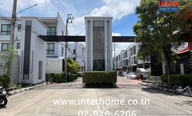 For sale 4 bedrooms townhouse in Mueang Samut Prakan, Samut Prakan