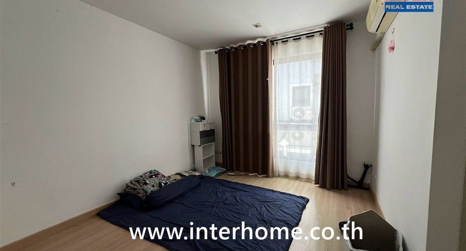 For sale 4 bedrooms townhouse in Mueang Samut Prakan, Samut Prakan