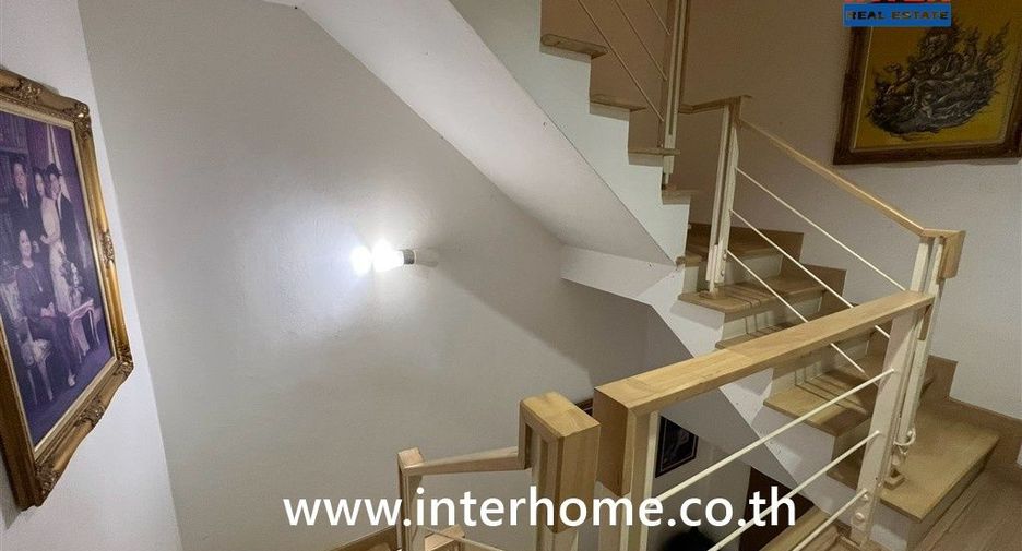 For sale 4 bedrooms townhouse in Mueang Samut Prakan, Samut Prakan