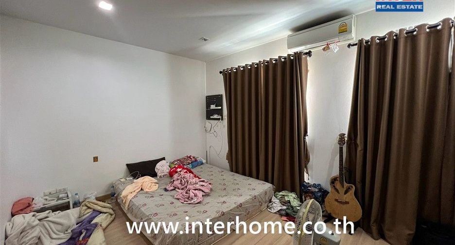 For sale 4 bedrooms townhouse in Mueang Samut Prakan, Samut Prakan