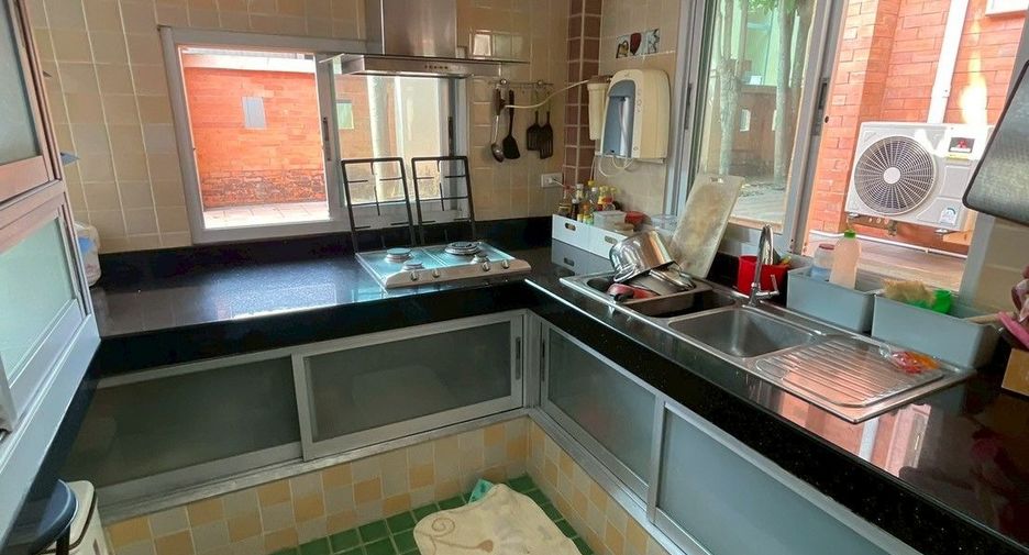 For sale 2 bedrooms house in Mueang Chiang Mai, Chiang Mai