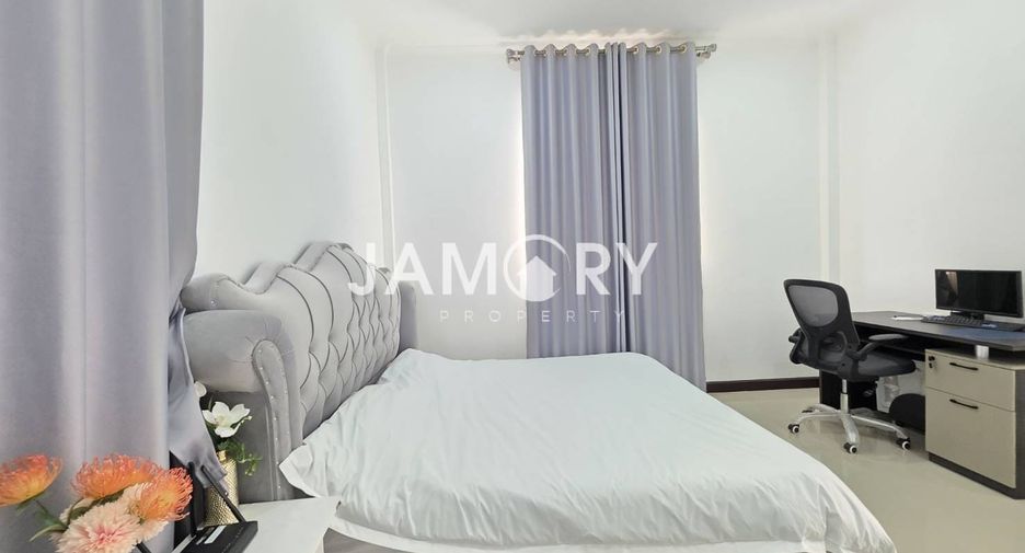 À louer 3 chambres maison à Bang Lamung, Chonburi