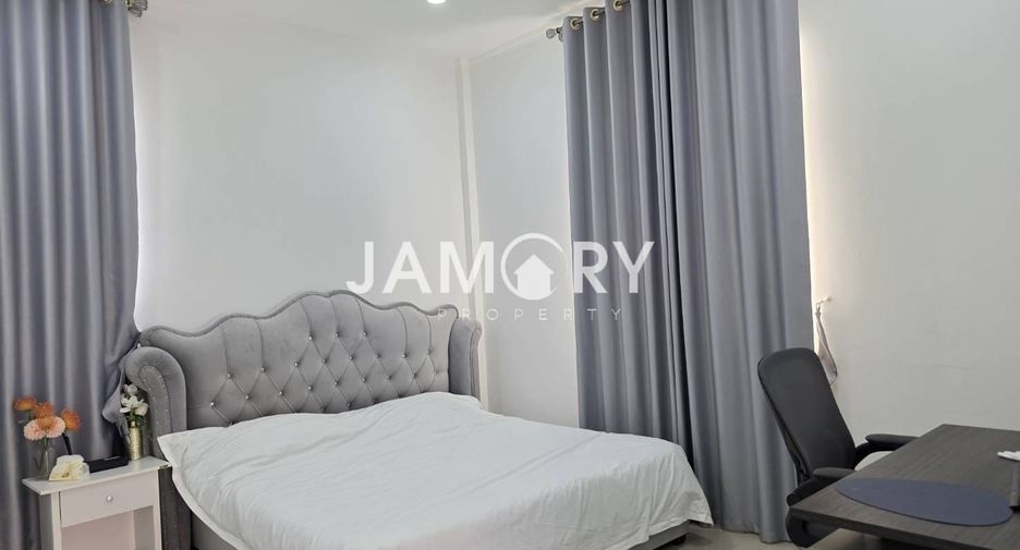 À louer 3 chambres maison à Bang Lamung, Chonburi