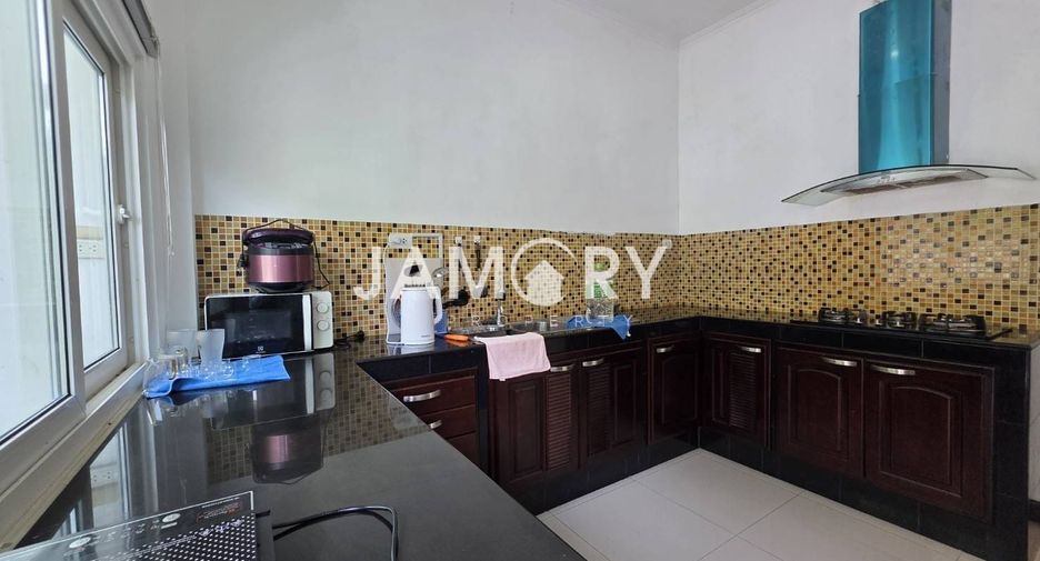 À louer 3 chambres maison à Bang Lamung, Chonburi