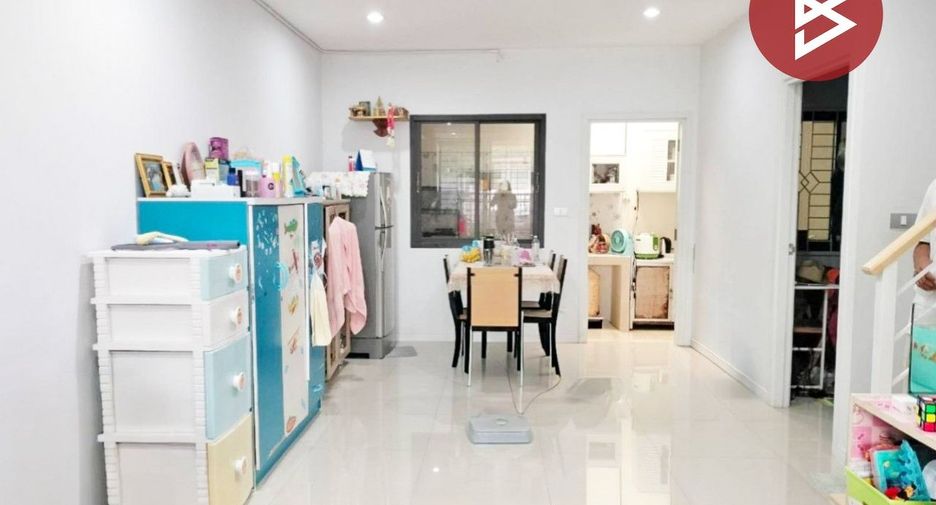 Продажа 4 спальни таунхаус в Mueang Chon Buri, Чонбури