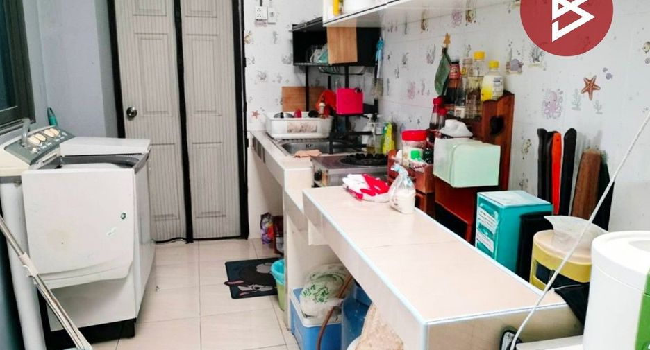Продажа 4 спальни таунхаус в Mueang Chon Buri, Чонбури