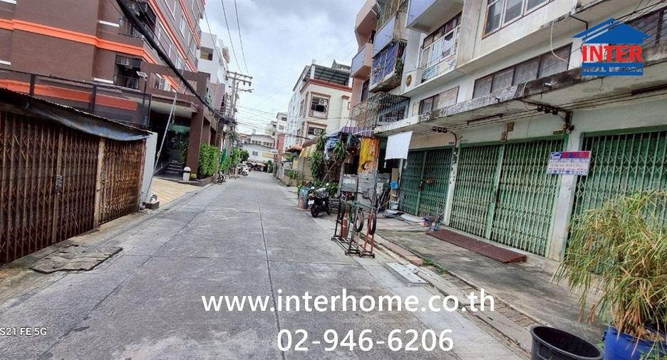 出售 2 卧室 商业空间 在 Din Daeng, 曼谷