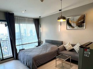 À louer studio condo à Huai Khwang, Bangkok