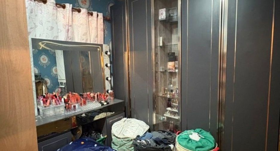 Haus zum Kauf mit 4 Zimmer in Thung Khru, Bangkok