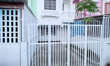 À louer et à vendre 2 chambres maison de ville à Nong Chok, Bangkok