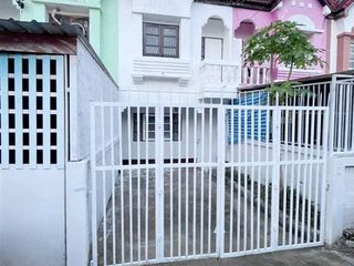 À louer et à vendre 2 chambres maison de ville à Nong Chok, Bangkok