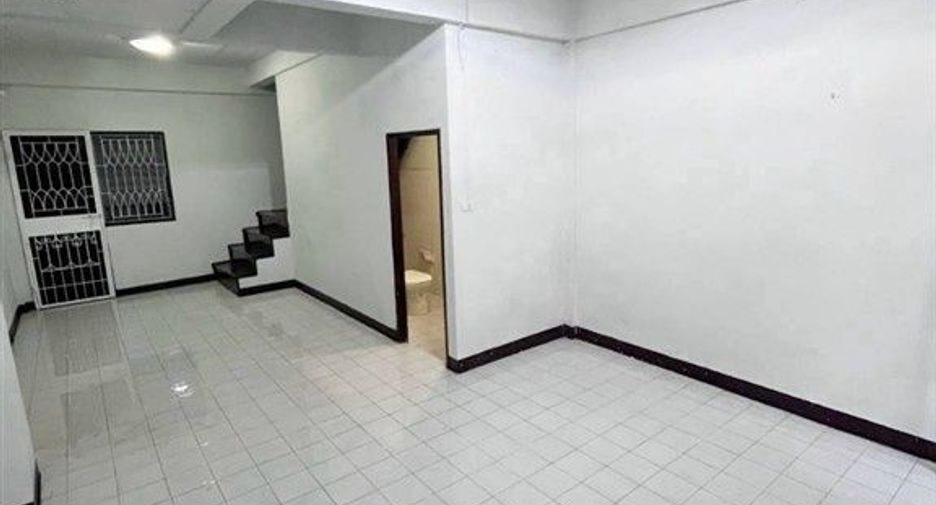 À louer et à vendre 2 chambres maison de ville à Nong Chok, Bangkok