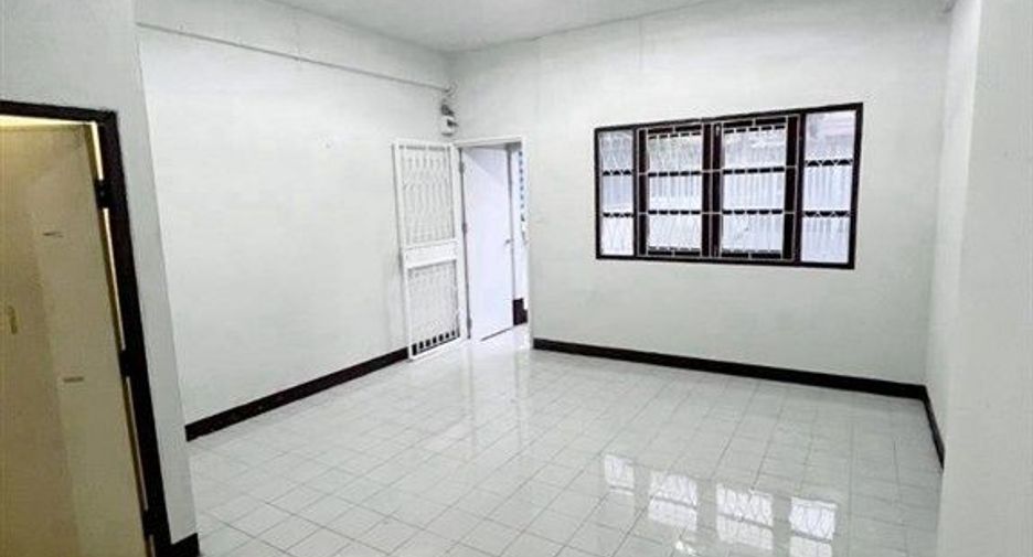 À louer et à vendre 2 chambres maison de ville à Nong Chok, Bangkok