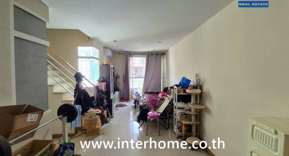 For sale 4 ベッドルーム townhouse in Sai Noi, Nonthaburi