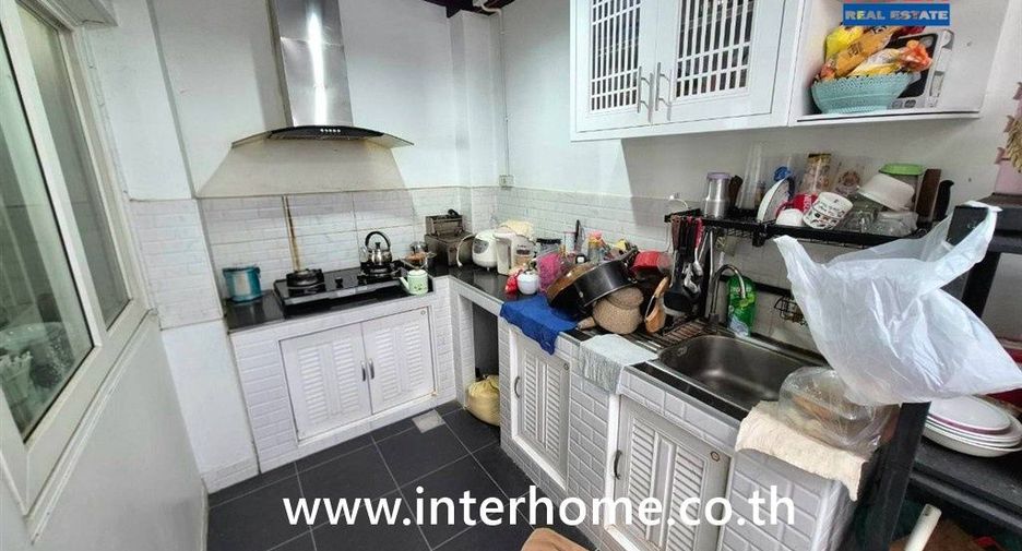 For sale 4 ベッドルーム townhouse in Sai Noi, Nonthaburi